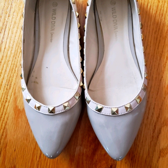 Flats - Picture 1 of 6